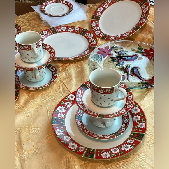 π
π» Christmas Dinnerware Charlton Hall 10 1/2" Plate VNPLC - Picture 2 of 15